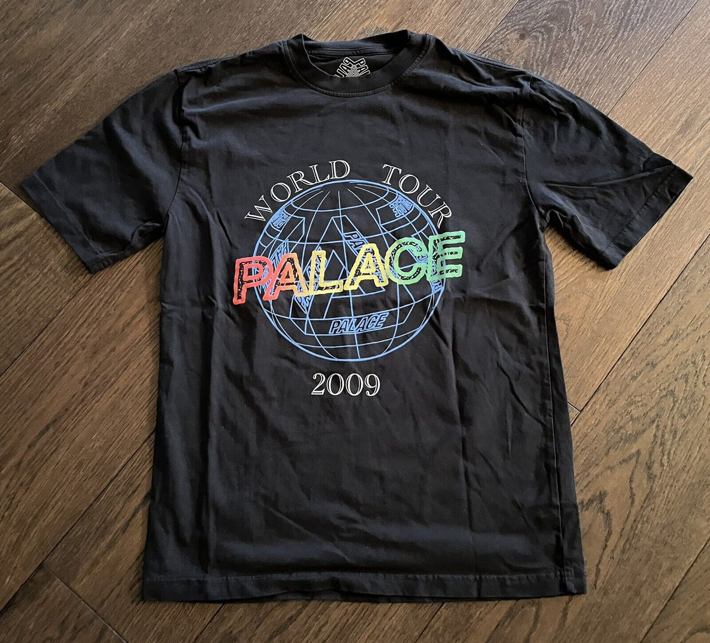 PALACE WORLD TOUR T SHIRT (MEDIUM)